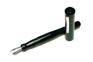 Model 02 Intrinsic Fountain Pen - Solid Emerald