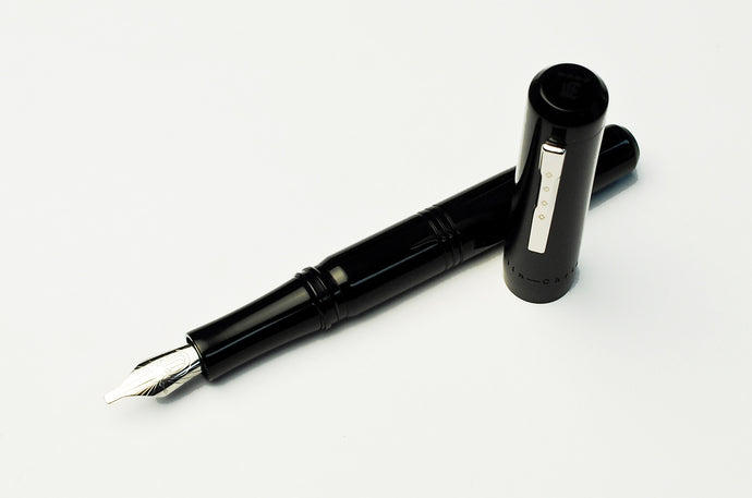 Model 31 Omnis Fountain Pen - Classic Black